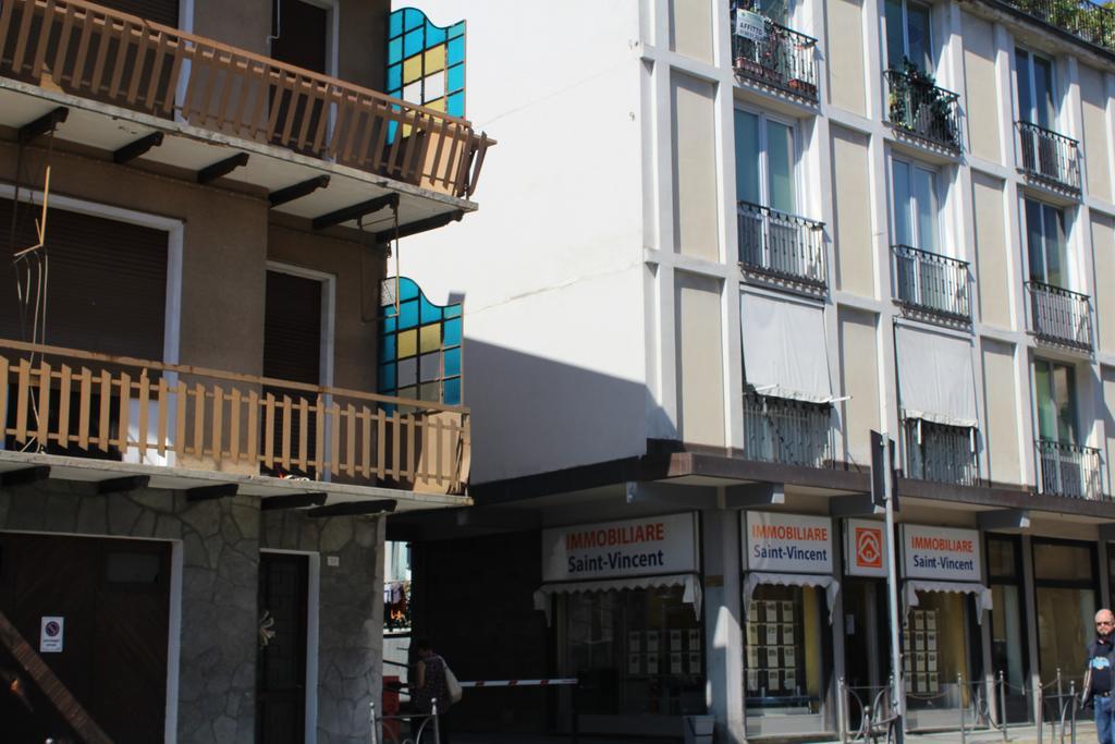 Apartament In Centro A Saint Vincent Zewnętrze zdjęcie